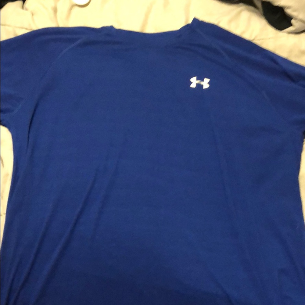 Men’s Hnder Armour shirt. Size large. Never worn